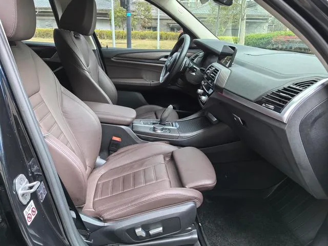 BMW X3 2021 xDrive28i M Sports suit interior photo 7