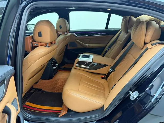 BMW 5 Series 2020 530Li Премиум-класса M Спортивный костюм интерьер фото 12