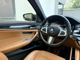 BMW 5 Series 2020 530Li Премиум-класса M Спортивный костюм интерьер фото 16
