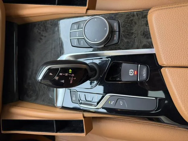 BMW 5 Series 2020 530Li Премиум-класса M Спортивный костюм интерьер фото 19
