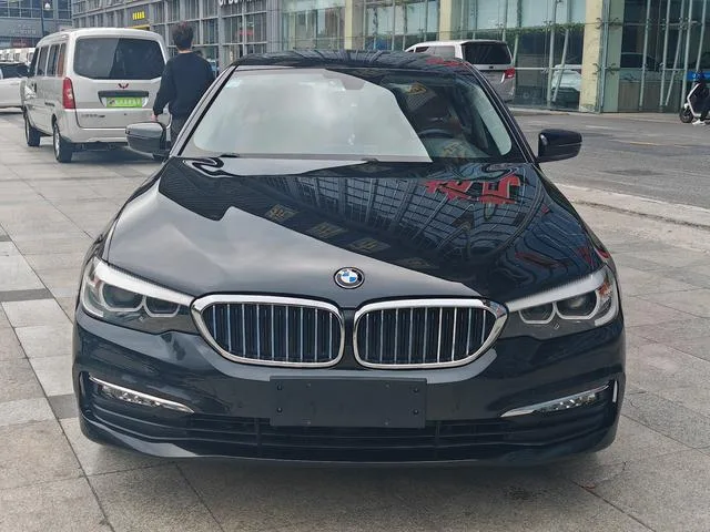 BMW 5 Series 2018 528Li Edición especial listada exterior foto 2 BMW 5 Series 2018 528Li Edición especial listada exterior foto 2