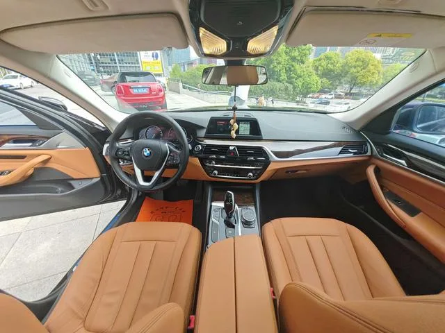 BMW 5 Series 2018 528Li Edición especial listada interior foto 12 BMW 5 Series 2018 528Li Edición especial listada interior foto 12