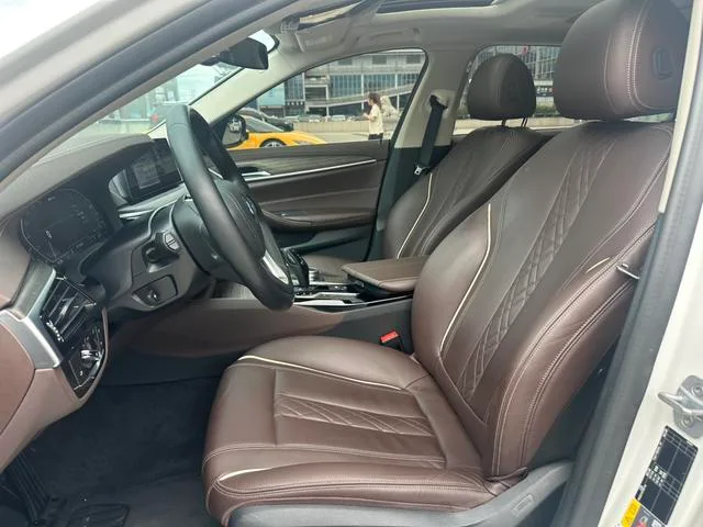 BMW 5 Series 2020 530Le Traje de lujo interior foto 13