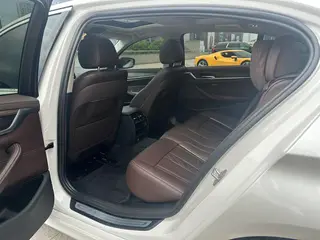 BMW 5 Series 2020 530Le Traje de lujo interior foto 14