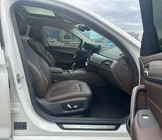 BMW 5 Series 2020 530Le Traje de lujo interior foto 16