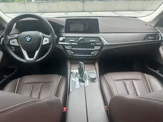 BMW 5 Series 2020 530Le Traje de lujo interior foto 20