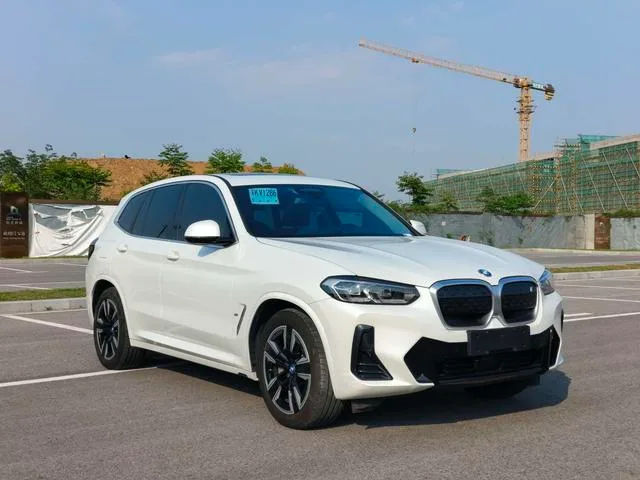 BMW iX3 2024 Líder exterior foto 3 BMW iX3 2024 Líder exterior foto 3