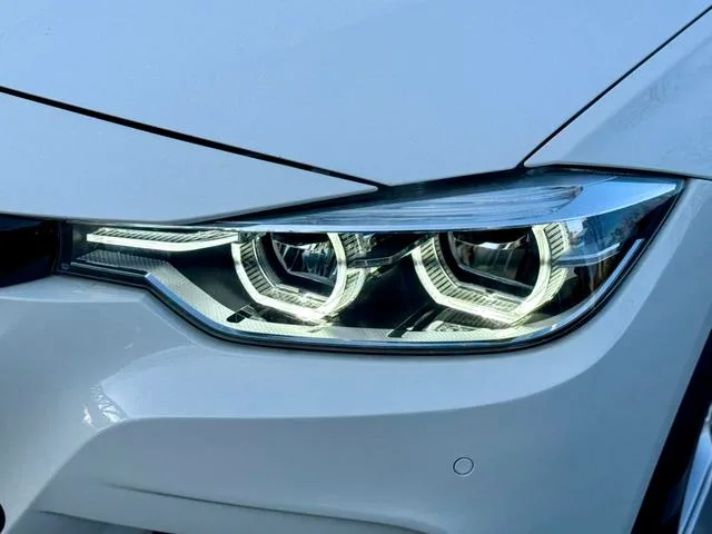 BMW 3 Series 2017 320i M Спортивный интерьер фото 15