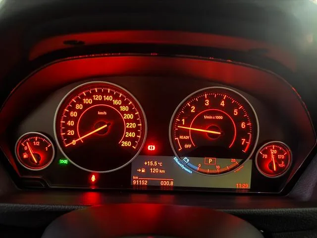 BMW 3 Series 2017 320i M Спортивный интерьер фото 17
