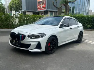 BMW 1 Series 2023 125i M Édition de nuit sportive Yao