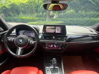 BMW 1 Series 2023 125i M Edición nocturna deportiva interior foto 11