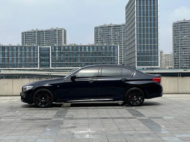 BMW 5 Series 2019 530Li Líder M Conjunto deportivo exterior foto 8