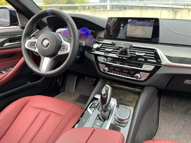 BMW 5 Series 2019 530Li Líder M Conjunto deportivo interior foto 10