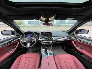 BMW 5 Series 2019 530Li Líder M Conjunto deportivo interior foto 11
