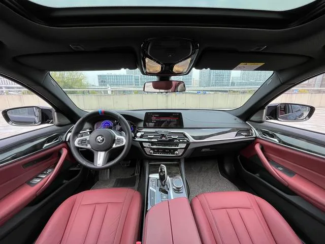 BMW 5 Series 2019 530Li Líder M Conjunto deportivo interior foto 11