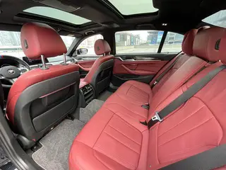 BMW 5 Series 2019 530Li Líder M Conjunto deportivo interior foto 13