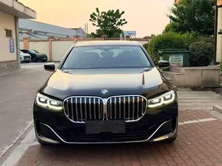 BMW 7 Series 2021 740Li Tipo de lujo Traje de lujo exterior foto 2
