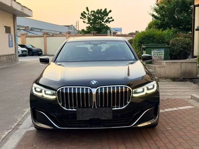 BMW 7 Series 2021 740Li Tipo de lujo Traje de lujo exterior foto 2