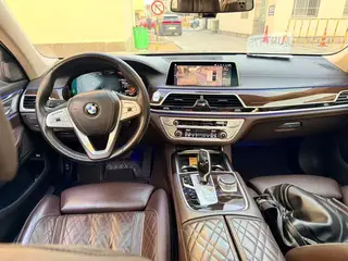 BMW 7 Series 2021 740Li Tipo de lujo Traje de lujo exterior foto 4