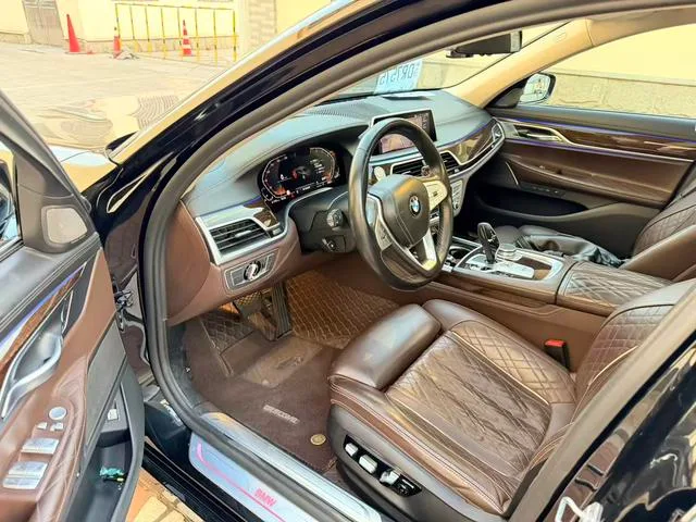 BMW 7 Series 2021 740Li Tipo de lujo Traje de lujo exterior foto 5