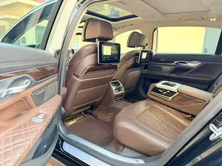 BMW 7 Series 2021 740Li Tipo de lujo Traje de lujo interior foto 6
