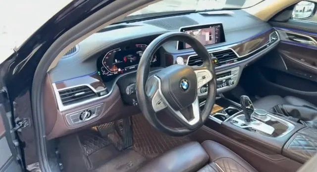BMW 7 Series 2021 740Li Tipo de lujo Traje de lujo interior foto 8