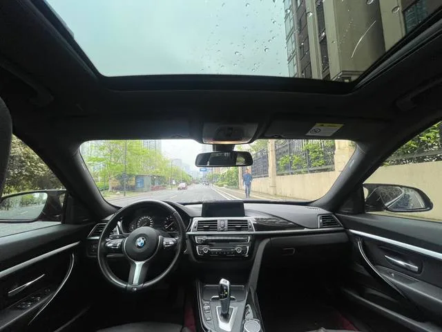 BMW 3 Series GT 2020 320i M Ensemble de sport intérieur photo 10