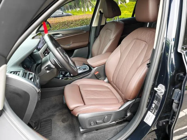 BMW X3 2023 xDrive30i Leading Type M Obsidian Night Suit interior photo 11 BMW X3 2023 xDrive30i Leading Type M Obsidian Night Suit interior photo 11