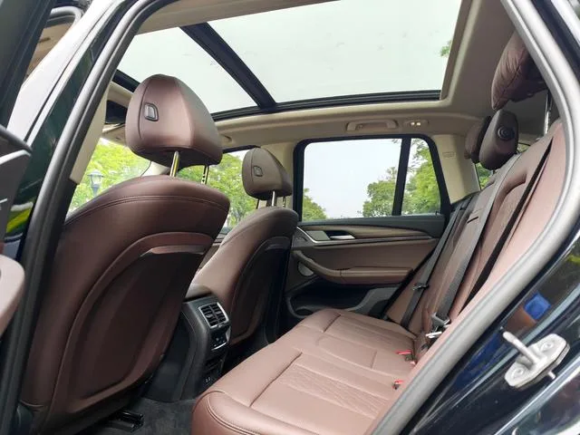 BMW X3 2023 xDrive30i Leading Type M Obsidian Night Suit interior photo 13 BMW X3 2023 xDrive30i Leading Type M Obsidian Night Suit interior photo 13