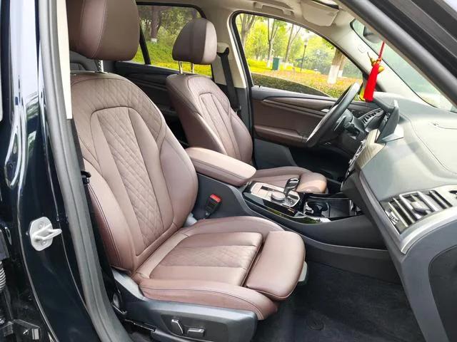 BMW X3 2023 xDrive30i Leading Type M Obsidian Night Suit interior photo 18 BMW X3 2023 xDrive30i Leading Type M Obsidian Night Suit interior photo 18