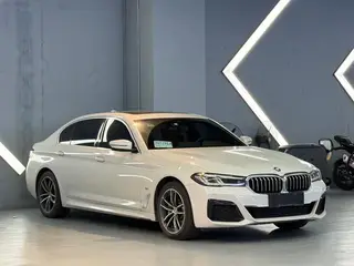 BMW 5 Series 2021 535Le M Ensemble de sport extérieur photo 3