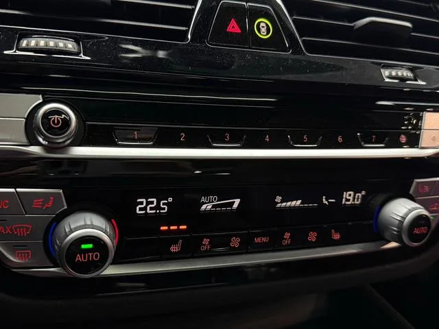 BMW 5 Series 2021 535Le M Ensemble de sport intérieur photo 11