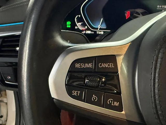 BMW 5 Series 2021 535Le M Ensemble de sport intérieur photo 13