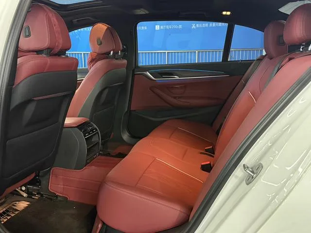 BMW 5 Series 2021 535Le M Ensemble de sport intérieur photo 16