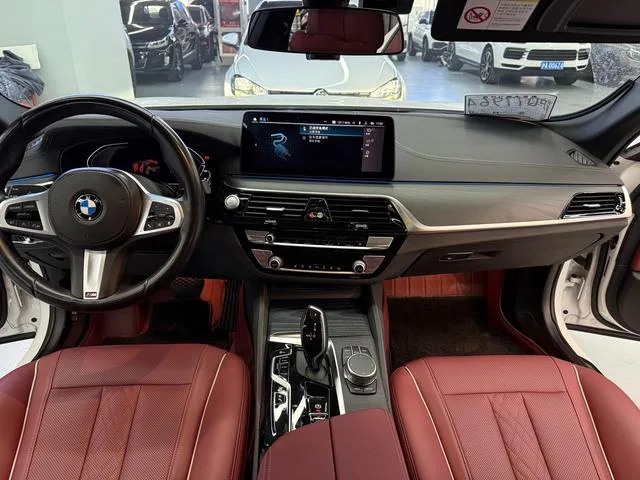 BMW 5 Series 2021 535Le M Ensemble de sport intérieur photo 19