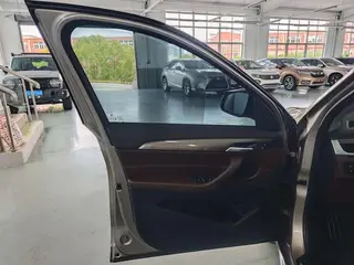 BMW X1 2019 xDrive20Li Tipo de lujo interior foto 19 BMW X1 2019 xDrive20Li Tipo de lujo interior foto 19