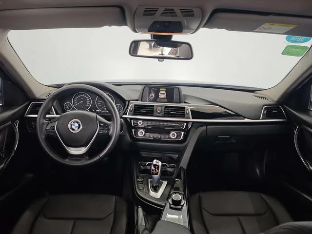 BMW 3 Series 2017 320Li Fashionable exterior photo 9