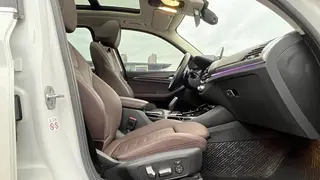 BMW X3 2021 xDrive28i M Sports suit interior photo 15