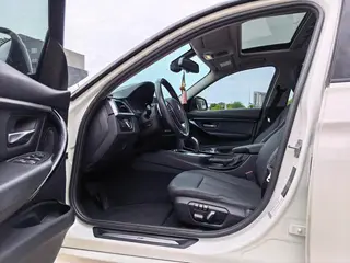 BMW 3 Series 2017 320Li M Спортивный интерьер фото 8