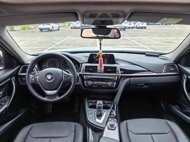 BMW 3 Series 2017 320Li M Спортивный интерьер фото 10