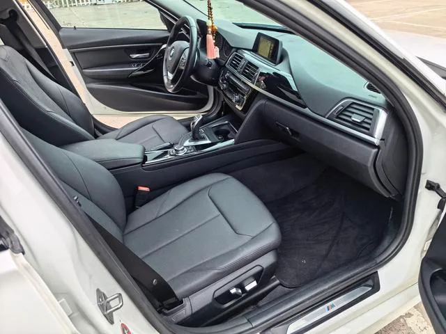 BMW 3 Series 2017 320Li M Спортивный интерьер фото 14
