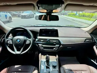 BMW 5 Series 2020 530Le Traje de lujo exterior foto 5