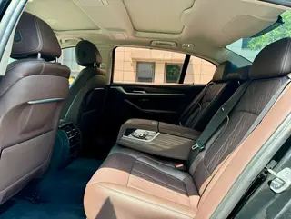 BMW 5 Series 2020 530Le Traje de lujo interior foto 9