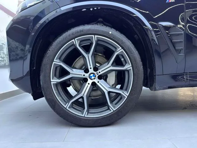 BMW X5 2025 xDrive30Li Premium Class M Sports Night Suit exterior photo 9