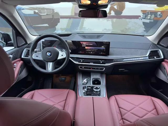 BMW X5 2025 xDrive30Li Premium Class M Sports Night Suit interior photo 19