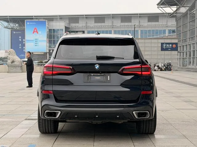 BMW X5 2020 xDrive30i M Sports suit interior photo 9