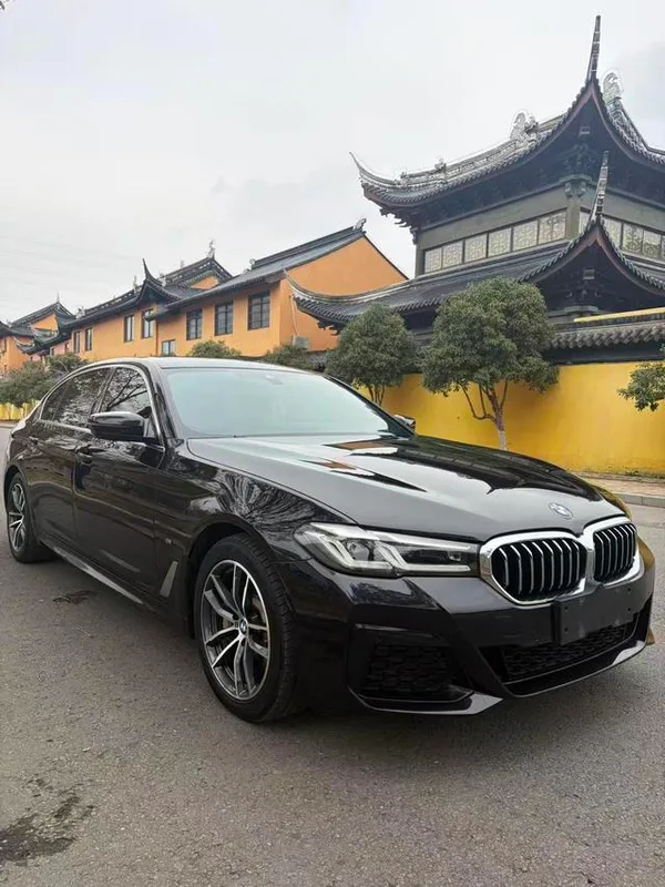 BMW 5 Series 2022 Segundo cambio 535Le M Conjunto deportivo exterior foto 3