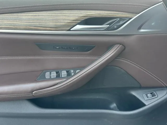 BMW 5 Series 2020 530Li Leading Type Luxury Set exterior photo 10