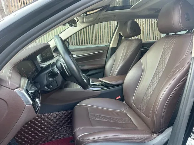 BMW 5 Series 2020 530Li Leading Type Luxury Set interior photo 15