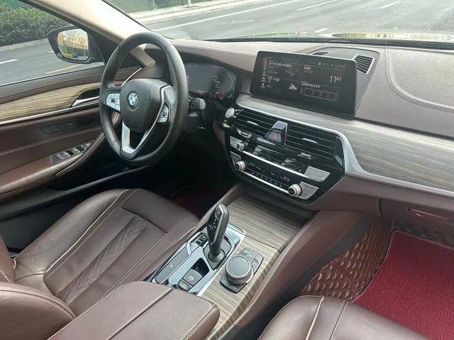 BMW 5 Series 2020 530Li Leading Type Luxury Set interior photo 18